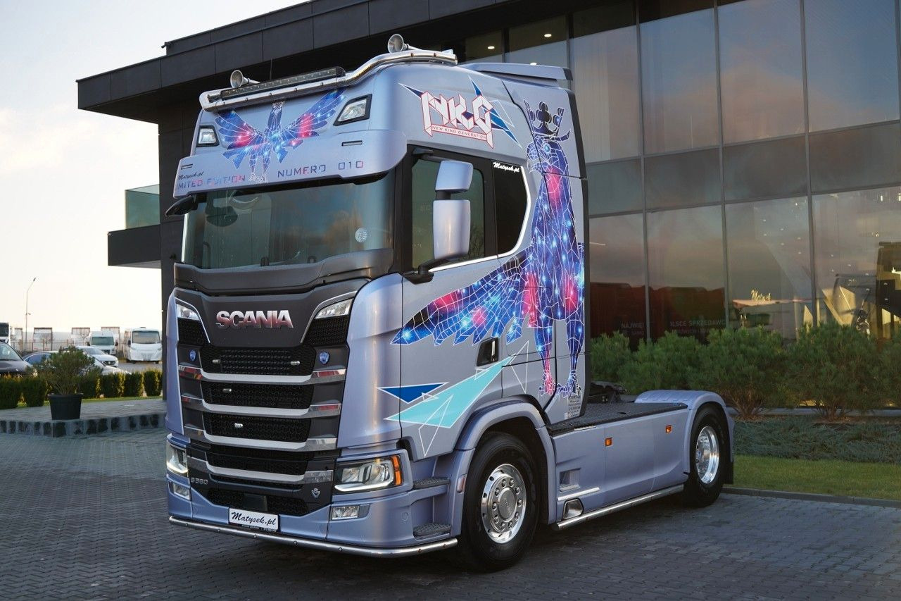 Scania S 580 / V8 / ORGINALNA EDYCJA LIMITED / NR 010 / - Gjysmë-kamion: foto 2 Scania S 580 / V8 / ORGINALNA EDYCJA LIMITED / NR 010 / - Gjysmë-kamion: foto 2