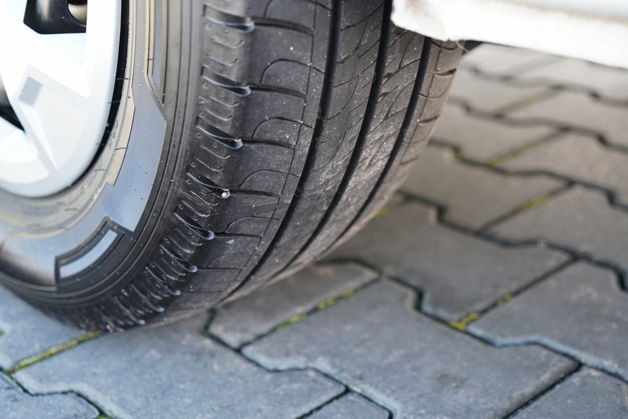 Furgon pasagjerësh Renault TRAFIC III / BUS / 9 MIEJSC / 90 TYS KM / PIERWS: foto 18