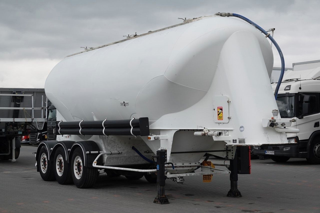 Spitzer CEMENTONACZEPA / 37 000 L / SILOS / 3 KOMORY - Gjysmë rimorkio silo: foto 1 Spitzer CEMENTONACZEPA / 37 000 L / SILOS / 3 KOMORY - Gjysmë rimorkio silo: foto 1