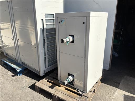 Daikin EWAQ040BAWHBH Water chiller - Makineri ushqimore: foto 4 Daikin EWAQ040BAWHBH Water chiller - Makineri ushqimore: foto 4