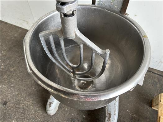 Hobart AE200 Planetary mixer - Makineri ushqimore: foto 3 Hobart AE200 Planetary mixer - Makineri ushqimore: foto 3