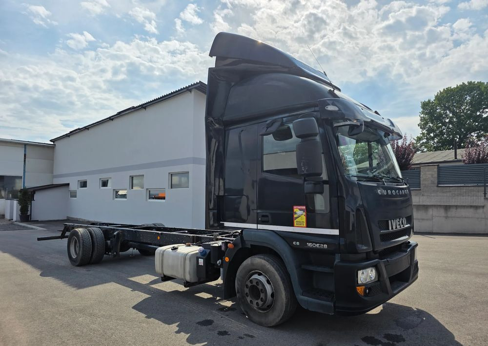 Iveco EUROCARGO 160E28  RAMA DO ZABUDOWY/  LAWETA / MANUAL / - Kamion me tendë: foto 2 Iveco EUROCARGO 160E28  RAMA DO ZABUDOWY/  LAWETA / MANUAL / - Kamion me tendë: foto 2
