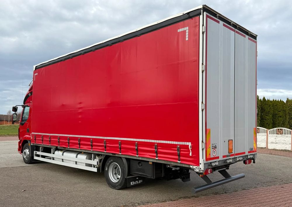 DAF LF 260 / WINDA / 16TON DMC / 3M WYSOKOŚĆ / JUMBO / FIRANKA / SYPIALKA / AUTOMAT / JEDEN WŁAŚCICIE / EURO 6 / 2017/ SPROWADZONY / 19 PALET / DUŻA ŁADOWNOŚĆ / - Kamion me tendë: foto 4 DAF LF 260 / WINDA / 16TON DMC / 3M WYSOKOŚĆ / JUMBO / FIRANKA / SYPIALKA / AUTOMAT / JEDEN WŁAŚCICIE / EURO 6 / 2017/ SPROWADZONY / 19 PALET / DUŻA ŁADOWNOŚĆ / - Kamion me tendë: foto 4