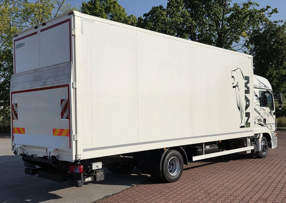 MAN TGL 12.250 / KONTENER / IZOTERMA / WINDA / 2019R / EURO 6 / PEŁEN SERWIS / 6 TON ŁADOWNOŚĆ / SPROWADZONY / ZADBANY / JAK NOWY / KSIĄŻKA SERWISOWA / E6 / 17 PALET - Kamion vagonetë: foto 4 MAN TGL 12.250 / KONTENER / IZOTERMA / WINDA / 2019R / EURO 6 / PEŁEN SERWIS / 6 TON ŁADOWNOŚĆ / SPROWADZONY / ZADBANY / JAK NOWY / KSIĄŻKA SERWISOWA / E6 / 17 PALET - Kamion vagonetë: foto 4