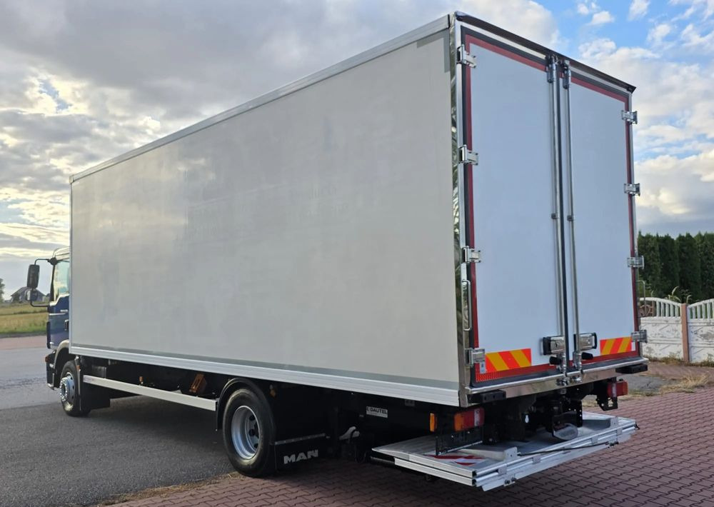 MAN TGM 15.250 / CHŁODNIA / WINDA / 2018 ROK / 230 TYŚ KM / BOCZNE DRZWI / AUTOMAT / SPROWADZONY / E6 / 18 EUROPALET/ - Kamion frigorifer: foto 3 MAN TGM 15.250 / CHŁODNIA / WINDA / 2018 ROK / 230 TYŚ KM / BOCZNE DRZWI / AUTOMAT / SPROWADZONY / E6 / 18 EUROPALET/ - Kamion frigorifer: foto 3