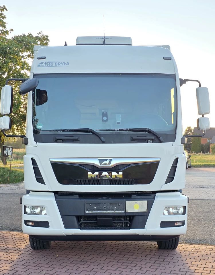 MAN TGM 15.290 / TGL / KONTENER / IZOTERMA / WINDA / KLIMA POSTOJOWA / 2019R / EURO 6 / PEŁEN SERWIS / 8200KG ŁADOWNOŚĆ / SPROWADZONY / ZADBANY / JAK NOWY / KSIĄŻKA SERWISOWA / E6 / 18 PALET - Kamion vagonetë: foto 3 MAN TGM 15.290 / TGL / KONTENER / IZOTERMA / WINDA / KLIMA POSTOJOWA / 2019R / EURO 6 / PEŁEN SERWIS / 8200KG ŁADOWNOŚĆ / SPROWADZONY / ZADBANY / JAK NOWY / KSIĄŻKA SERWISOWA / E6 / 18 PALET - Kamion vagonetë: foto 3