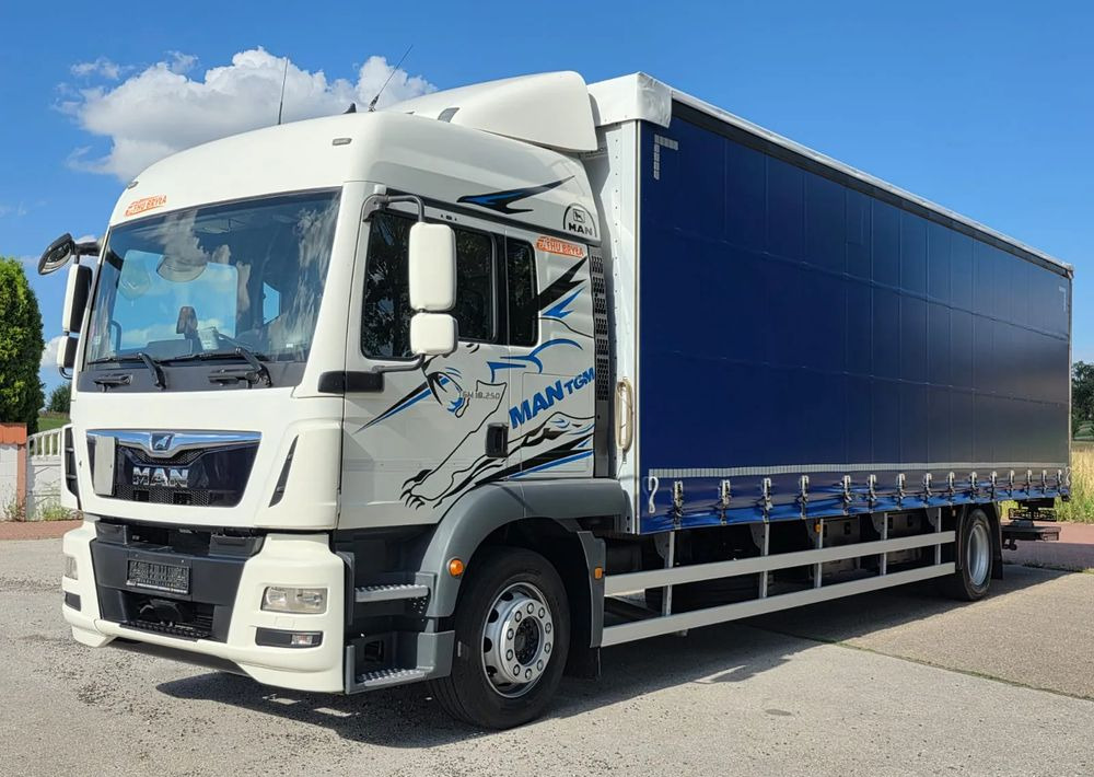 MAN TGM 18.290 / 18.250 /E6 / 22 PALETY / AUTOMAT / ZSUWANY DACH ORAZ BOKI / 9700 ŁADOWNOŚĆ / SERWISOWANY / NISKI PRZEBIEG / WINDA / FIRANKA / 11.2018 / 460 TYŚ PRZEBIEG / PIERWSZY WŁAŚCICIEL/ - Kamion me tendë: foto 1 MAN TGM 18.290 / 18.250 /E6 / 22 PALETY / AUTOMAT / ZSUWANY DACH ORAZ BOKI / 9700 ŁADOWNOŚĆ / SERWISOWANY / NISKI PRZEBIEG / WINDA / FIRANKA / 11.2018 / 460 TYŚ PRZEBIEG / PIERWSZY WŁAŚCICIEL/ - Kamion me tendë: foto 1