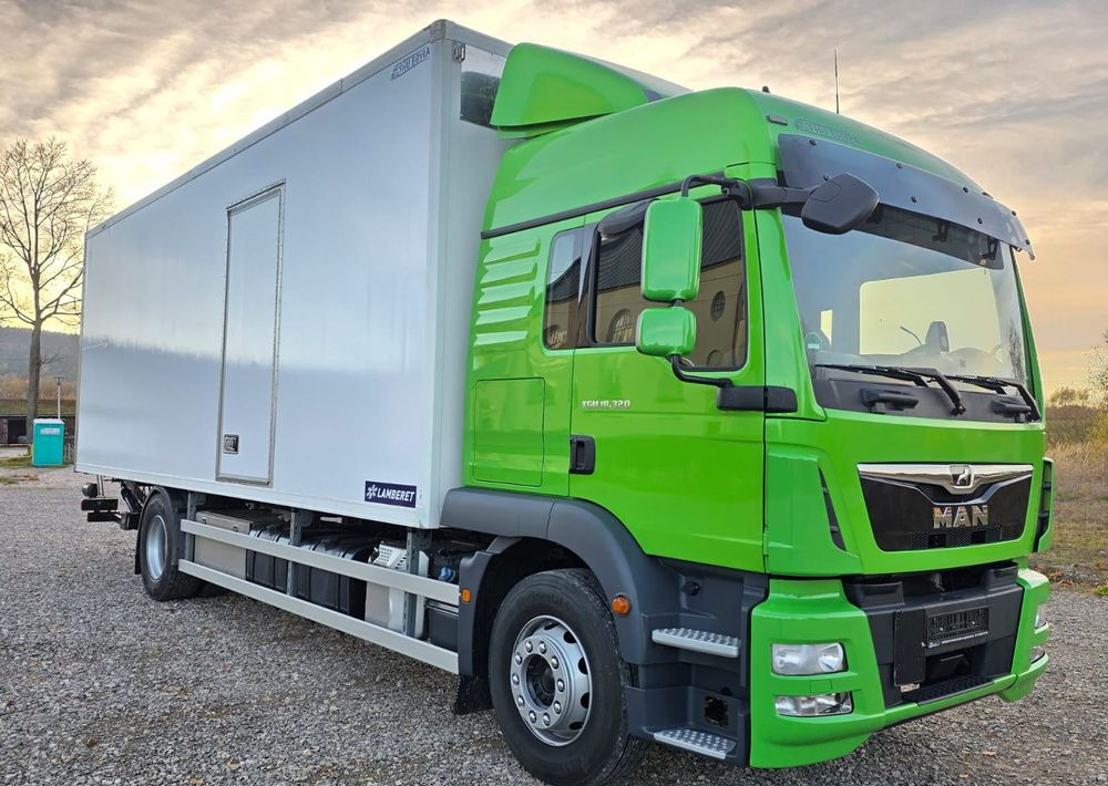 MAN TGM 18.320 / 18.290 / 15.290 / IZOTERMA / WINDA / 19PALET / E6 / 08.2018 / LIFT / SPROWADZONY / AUTOMAT / SYPIALKA / PIERWSZY WŁAŚCICIEL / BOCZNE DRZWI / STAN BARDZO DOBRY - Kamion frigorifer: foto 2 MAN TGM 18.320 / 18.290 / 15.290 / IZOTERMA / WINDA / 19PALET / E6 / 08.2018 / LIFT / SPROWADZONY / AUTOMAT / SYPIALKA / PIERWSZY WŁAŚCICIEL / BOCZNE DRZWI / STAN BARDZO DOBRY - Kamion frigorifer: foto 2