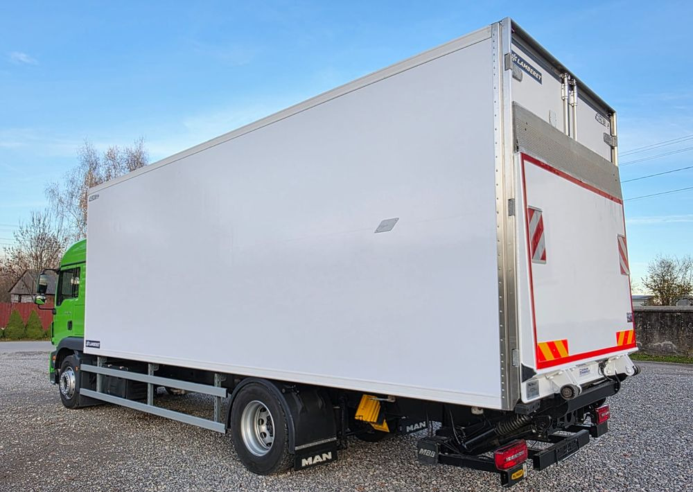 MAN TGM 18.320 / 18.290 / 15.290 / IZOTERMA / WINDA / 19PALET / E6 / 08.2018 / LIFT / SPROWADZONY / AUTOMAT / SYPIALKA / PIERWSZY WŁAŚCICIEL / BOCZNE DRZWI / STAN BARDZO DOBRY - Kamion frigorifer: foto 5 MAN TGM 18.320 / 18.290 / 15.290 / IZOTERMA / WINDA / 19PALET / E6 / 08.2018 / LIFT / SPROWADZONY / AUTOMAT / SYPIALKA / PIERWSZY WŁAŚCICIEL / BOCZNE DRZWI / STAN BARDZO DOBRY - Kamion frigorifer: foto 5