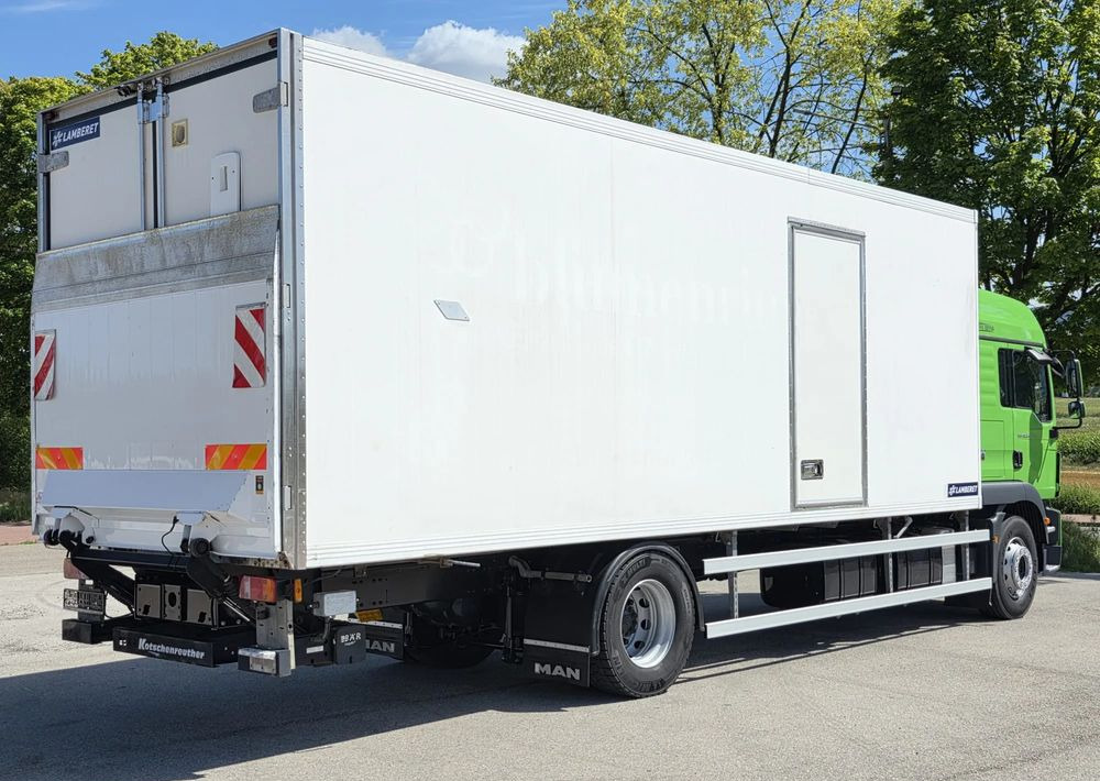 MAN TGM 18.340 / 18.290 / 15.290 / IZOTERMA / WINDA / 19PALET /E6 / SPROWADZONY / AUTOMAT / SYPIALKA / PIERWSZY WŁAŚCICIEL / BOCZNE DRZWI / STAN BARDZO DOBRY - Kamion frigorifer: foto 5 MAN TGM 18.340 / 18.290 / 15.290 / IZOTERMA / WINDA / 19PALET /E6 / SPROWADZONY / AUTOMAT / SYPIALKA / PIERWSZY WŁAŚCICIEL / BOCZNE DRZWI / STAN BARDZO DOBRY - Kamion frigorifer: foto 5