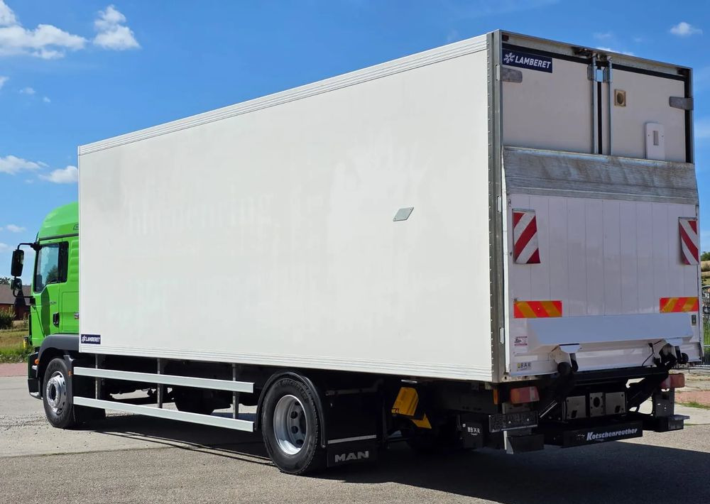 MAN TGM 18.340 / 18.290 / 15.290 / IZOTERMA / WINDA / 19PALET /E6 / SPROWADZONY / AUTOMAT / SYPIALKA / PIERWSZY WŁAŚCICIEL / BOCZNE DRZWI / STAN BARDZO DOBRY - Kamion frigorifer: foto 4 MAN TGM 18.340 / 18.290 / 15.290 / IZOTERMA / WINDA / 19PALET /E6 / SPROWADZONY / AUTOMAT / SYPIALKA / PIERWSZY WŁAŚCICIEL / BOCZNE DRZWI / STAN BARDZO DOBRY - Kamion frigorifer: foto 4