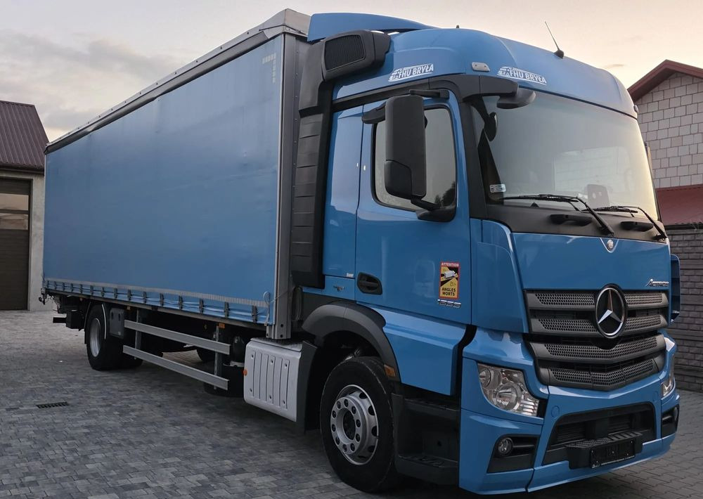 Mercedes-Benz ACTROS 1833 / FIRANKA/ WINDA / 22PALETY / 8760 ŁADOWNOŚĆ / AUTOMAT / DUŻY SILNIK / SYPIALKA / - Kamion me tendë: foto 2 Mercedes-Benz ACTROS 1833 / FIRANKA/ WINDA / 22PALETY / 8760 ŁADOWNOŚĆ / AUTOMAT / DUŻY SILNIK / SYPIALKA / - Kamion me tendë: foto 2