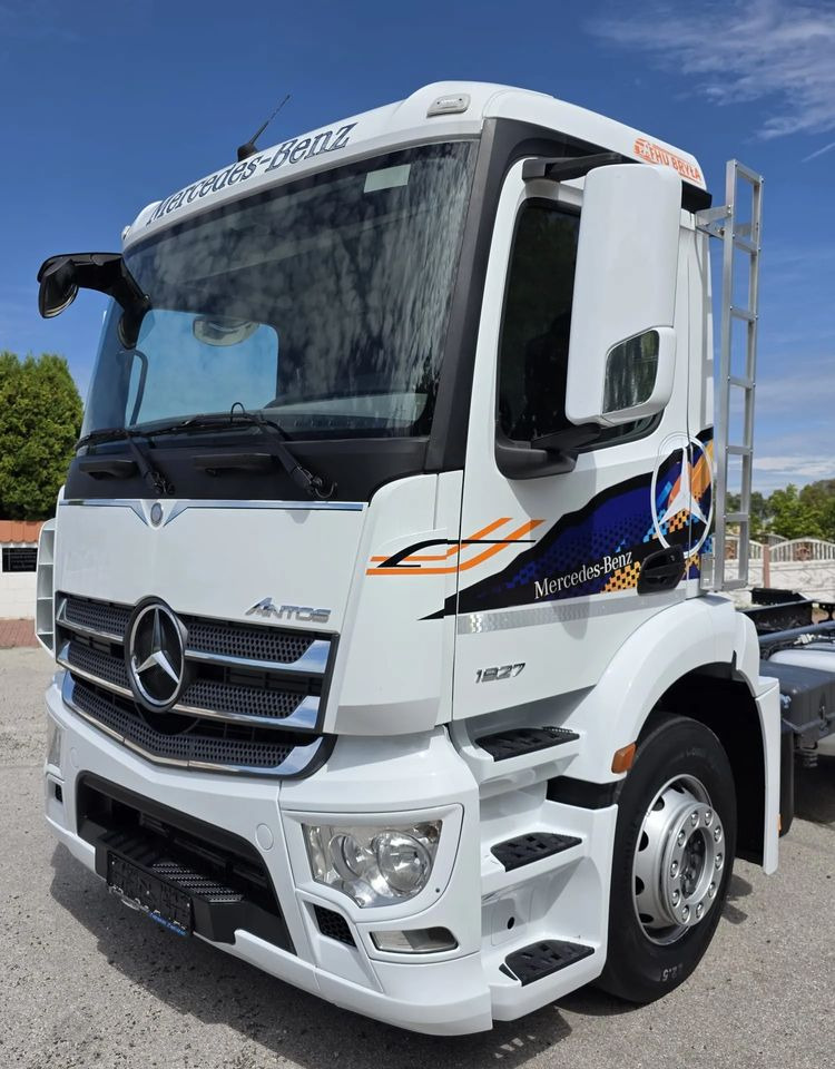 Mercedes-Benz ANTOS 1827 / ATEGO / ACTROS / E6 / ROZSTAW OSI 3.75M / WYWROT / BECZKA / UTRZYMANIE DRÓG / HAKOWIEC / SPROWADZONY / PIERWSZY WŁAŚCICIEL / STAN BDB - Kamion kabinë-shasi: foto 5 Mercedes-Benz ANTOS 1827 / ATEGO / ACTROS / E6 / ROZSTAW OSI 3.75M / WYWROT / BECZKA / UTRZYMANIE DRÓG / HAKOWIEC / SPROWADZONY / PIERWSZY WŁAŚCICIEL / STAN BDB - Kamion kabinë-shasi: foto 5