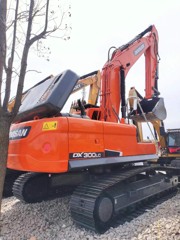 Doosan DX 300 Korea imports doosan DX300 - Ekskavator me zinxhirë: foto 2 Doosan DX 300 Korea imports doosan DX300 - Ekskavator me zinxhirë: foto 2