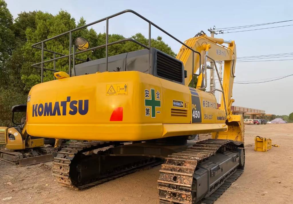 KOMATSU PC 450-8 - Ekskavator me zinxhirë: foto 3 KOMATSU PC 450-8 - Ekskavator me zinxhirë: foto 3