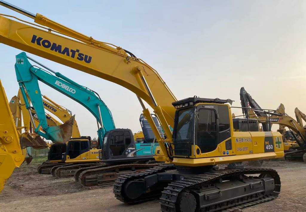 KOMATSU PC 450-8 - Ekskavator me zinxhirë: foto 4 KOMATSU PC 450-8 - Ekskavator me zinxhirë: foto 4