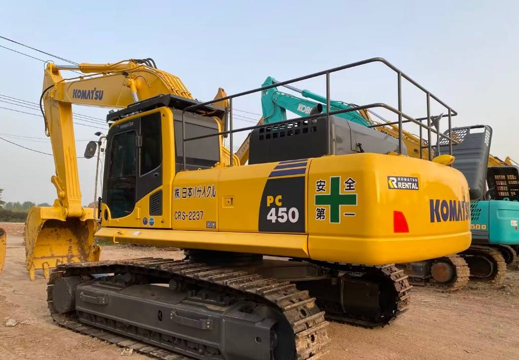 KOMATSU PC 450-8 - Ekskavator me zinxhirë: foto 1 KOMATSU PC 450-8 - Ekskavator me zinxhirë: foto 1