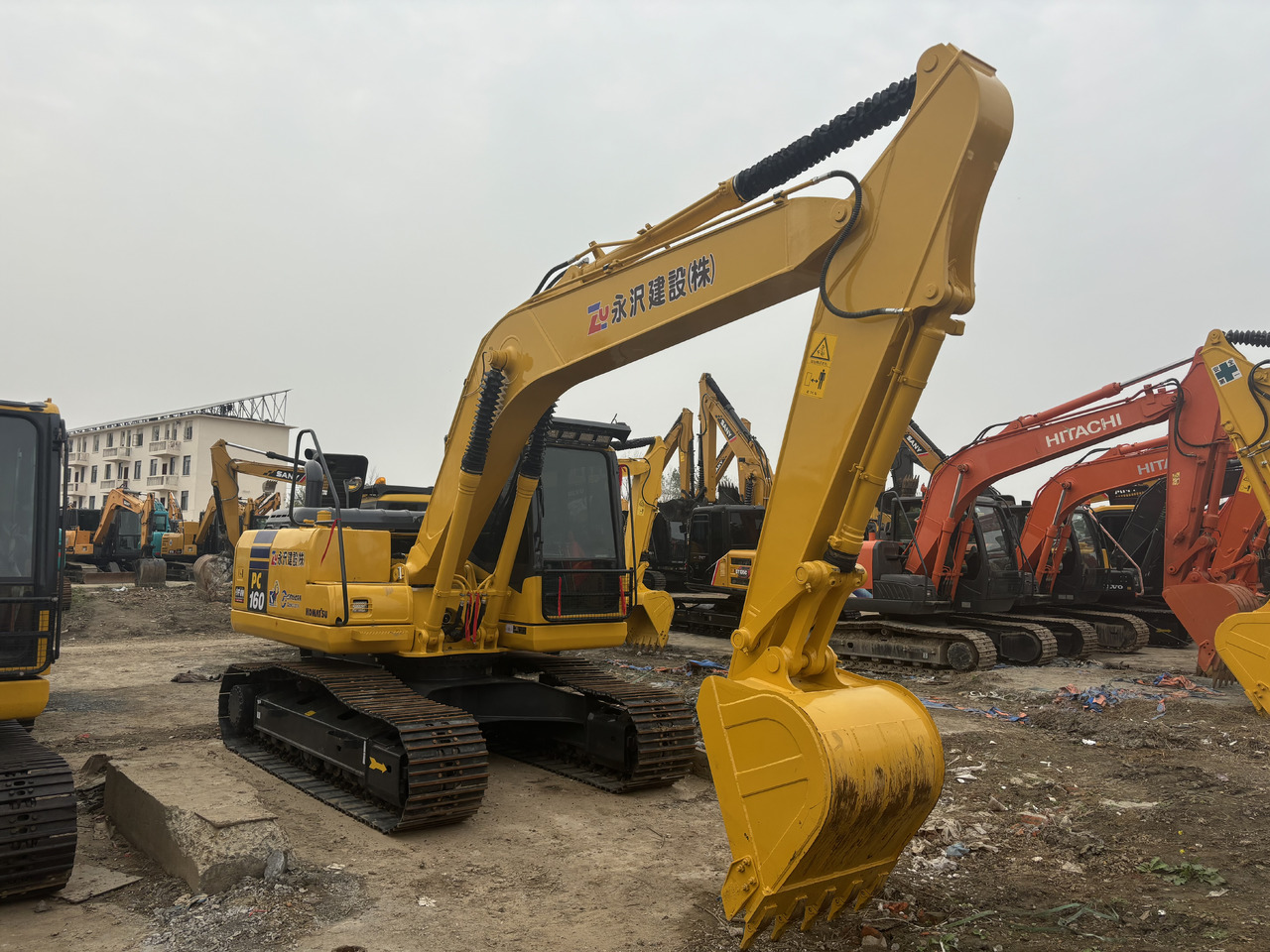 KOMATSU PC160 - Ekskavator me zinxhirë: foto 3 KOMATSU PC160 - Ekskavator me zinxhirë: foto 3