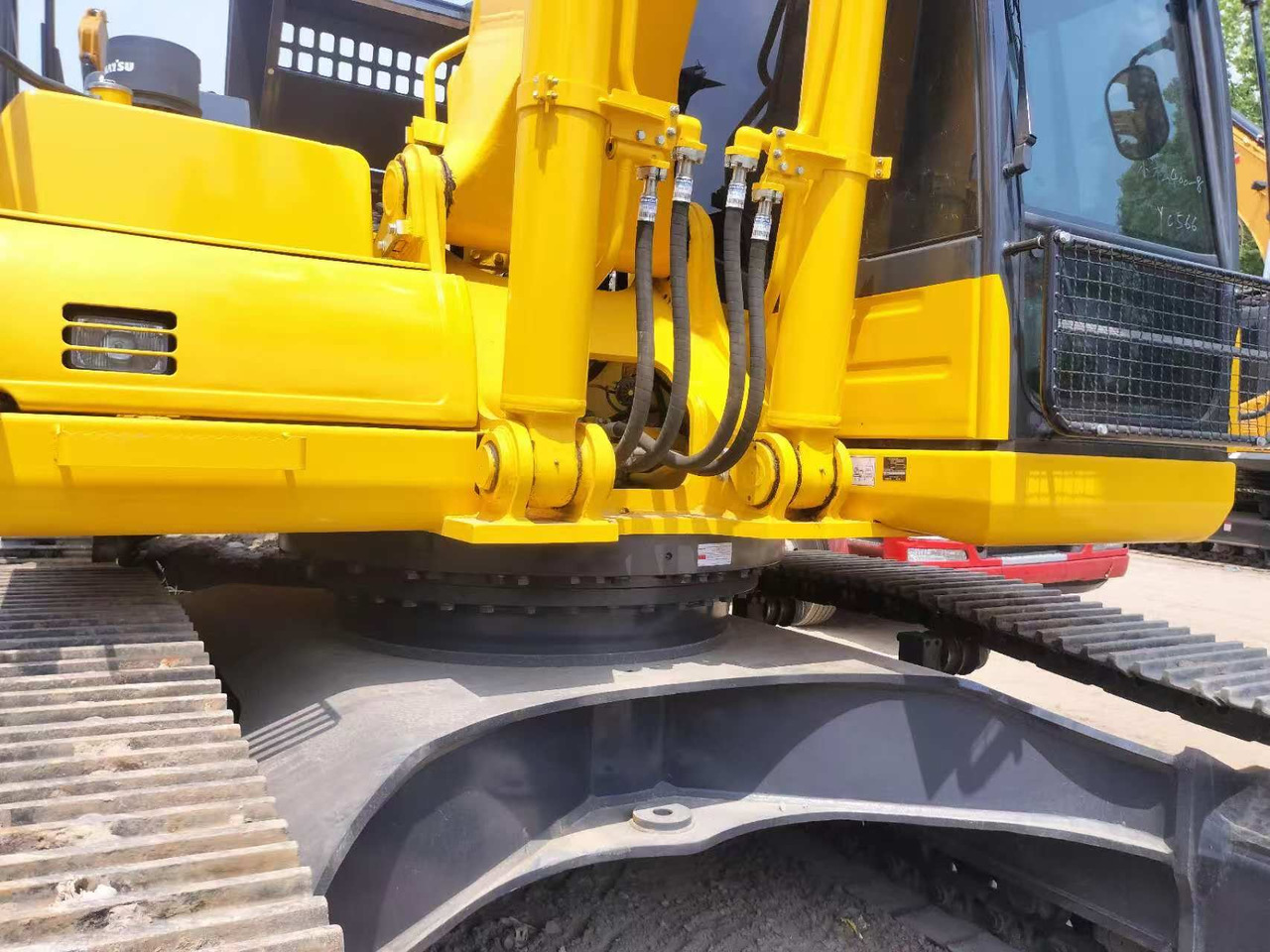 KOMATSU PC400-8 - Ekskavator me zinxhirë: foto 4 KOMATSU PC400-8 - Ekskavator me zinxhirë: foto 4
