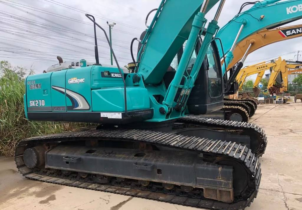 Kobelco SK 210-8 - Ekskavator me zinxhirë: foto 4 Kobelco SK 210-8 - Ekskavator me zinxhirë: foto 4