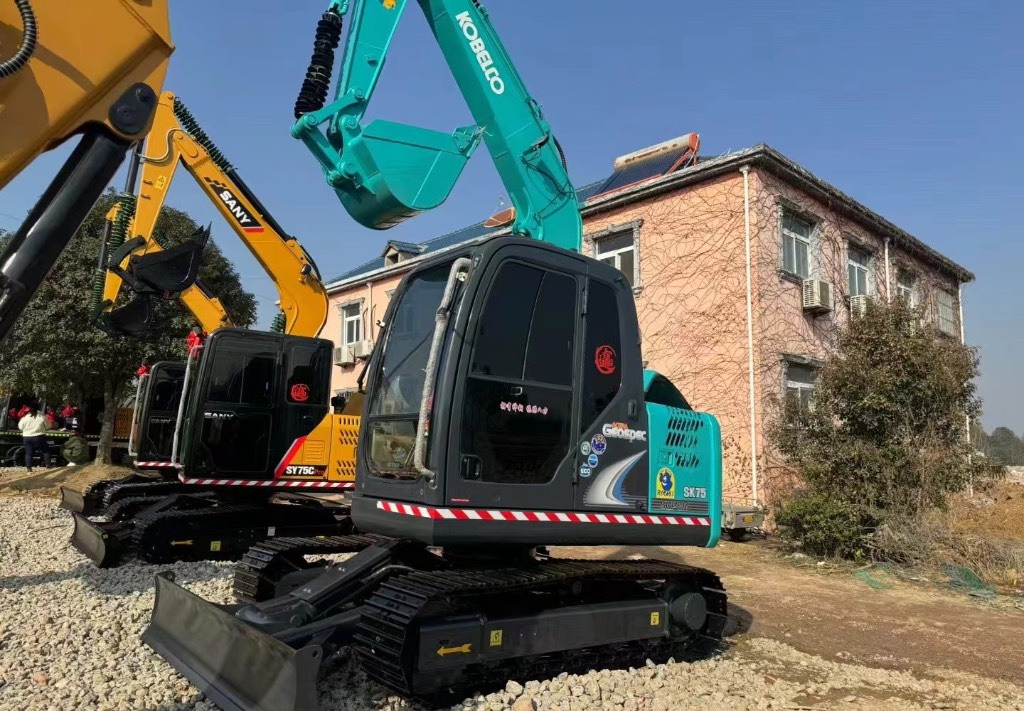 Kobelco SK 75 KOBELCO SK75-8 - Miniekskavator: foto 1 Kobelco SK 75 KOBELCO SK75-8 - Miniekskavator: foto 1