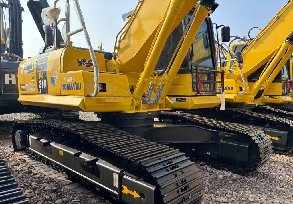 Komatsu PC 210 LC-8 - Ekskavator me zinxhirë: foto 2 Komatsu PC 210 LC-8 - Ekskavator me zinxhirë: foto 2