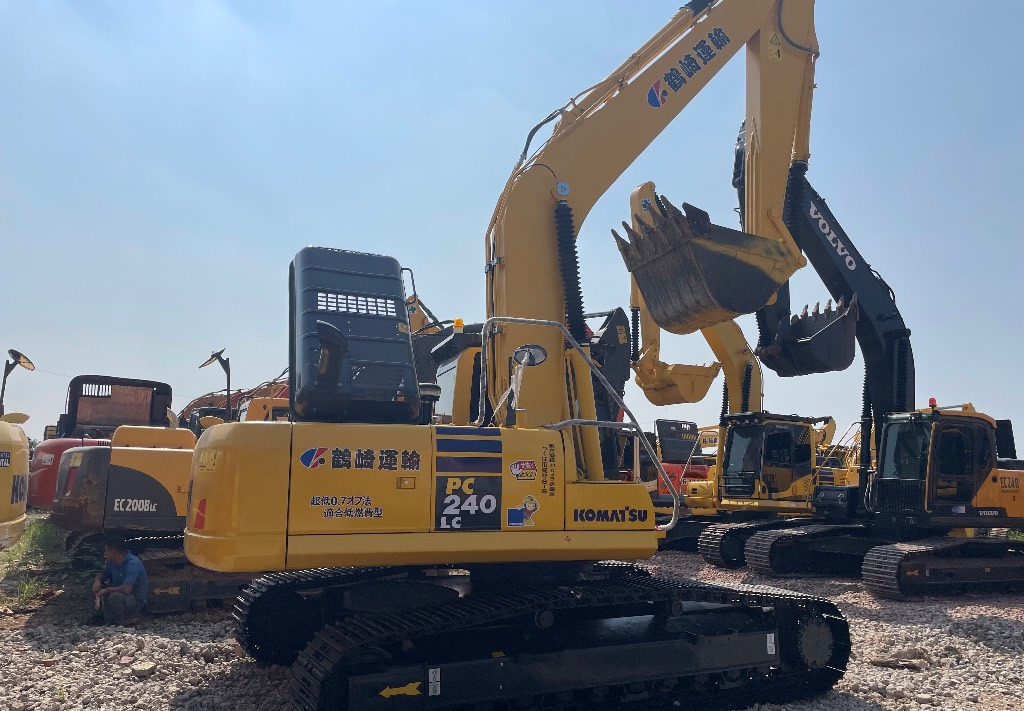 Komatsu PC 240 PC220 PC240-8 - Ekskavator me zinxhirë: foto 1 Komatsu PC 240 PC220 PC240-8 - Ekskavator me zinxhirë: foto 1