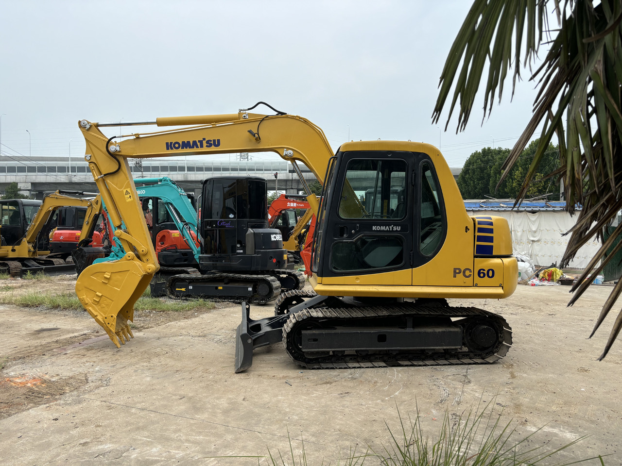 Komatsu PC 60-7 - Miniekskavator: foto 1 Komatsu PC 60-7 - Miniekskavator: foto 1