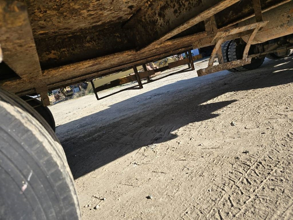 Bertoja 3 - Gjysmë rimorkio me plan ngarkimi të ulët: foto 4 Bertoja 3 - Gjysmë rimorkio me plan ngarkimi të ulët: foto 4