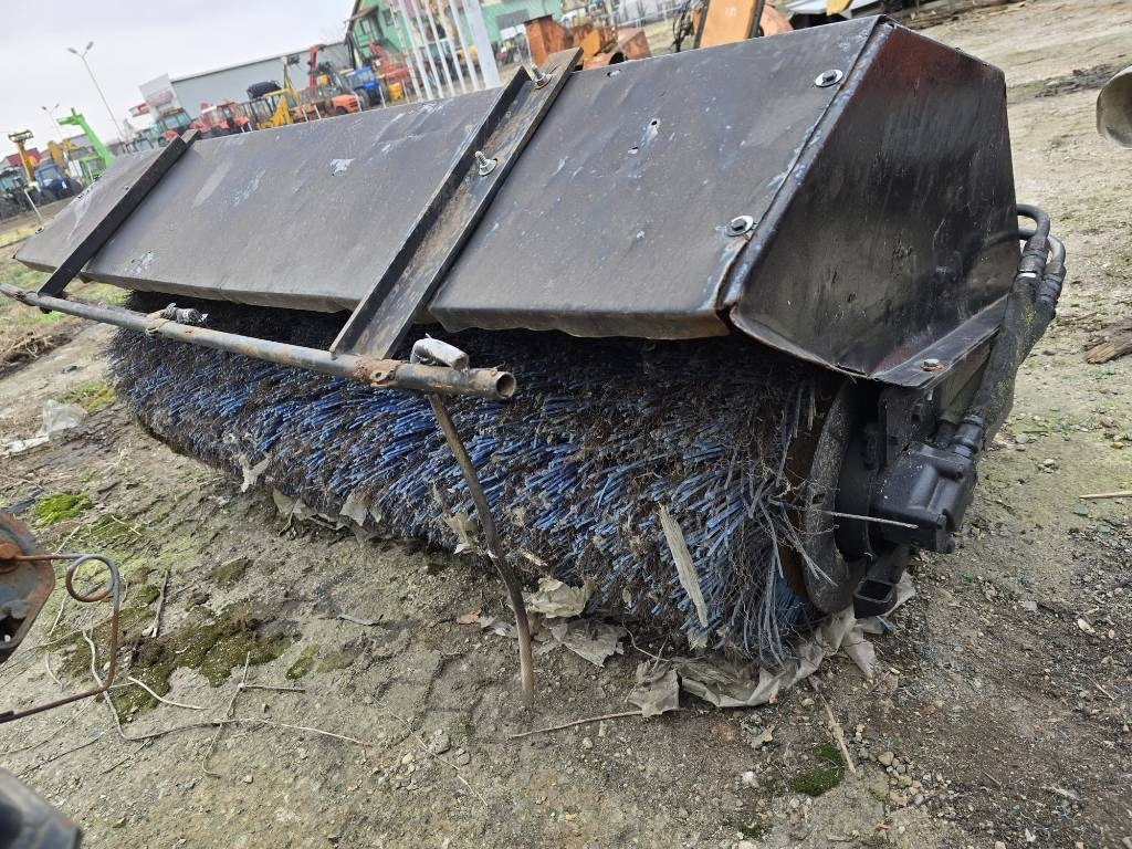 Bobcat Bobcat - Fshesë për Makineri ndërtimi: foto 4 Bobcat Bobcat - Fshesë për Makineri ndërtimi: foto 4