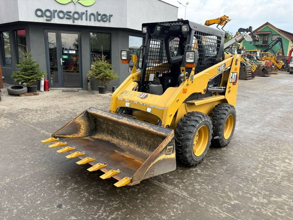 CAT 216 B 3 - Mini fadrom: foto 1 CAT 216 B 3 - Mini fadrom: foto 1