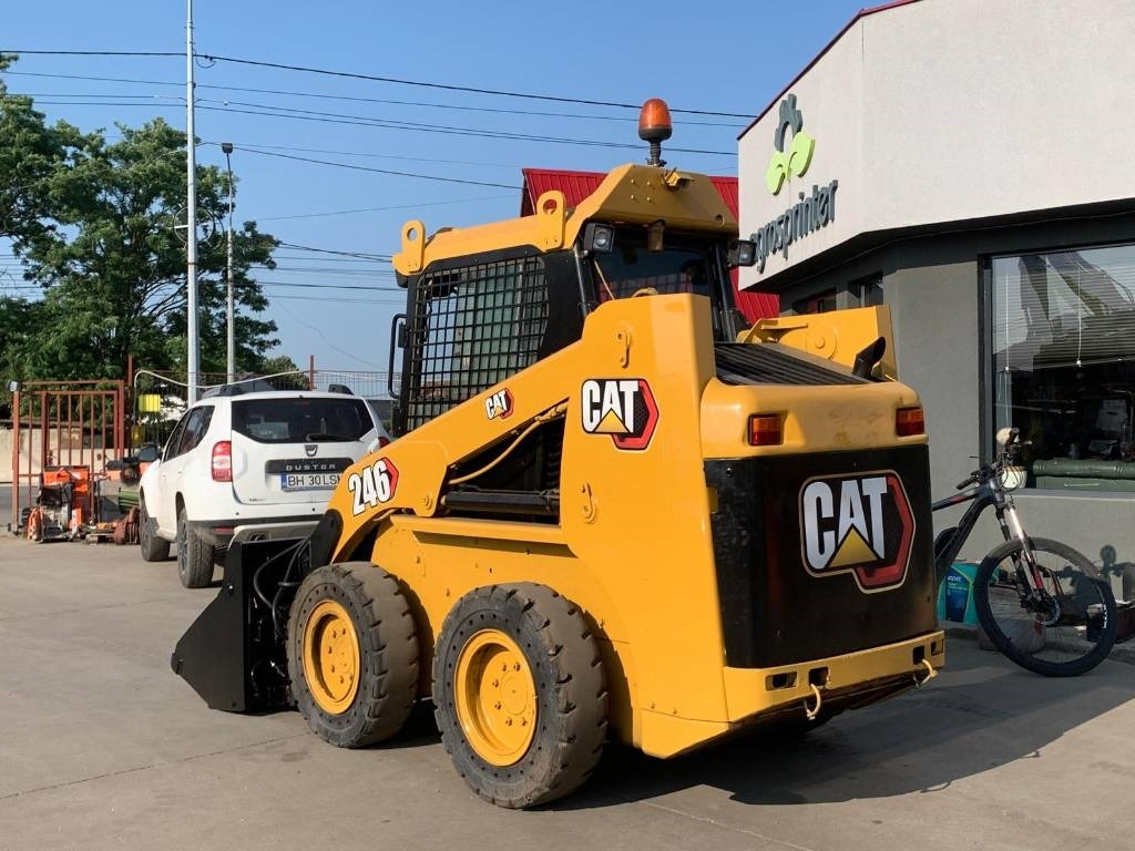 CAT 246 - Mini fadrom: foto 3 CAT 246 - Mini fadrom: foto 3