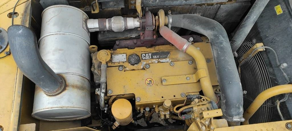 Ekskavator me zinxhirë CAT 320 D: foto 6