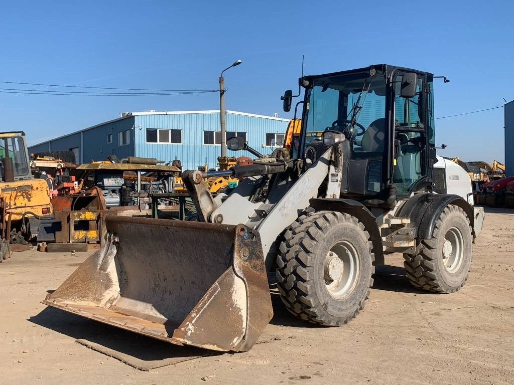 CAT 908H - Fadrom me goma: foto 1 CAT 908H - Fadrom me goma: foto 1