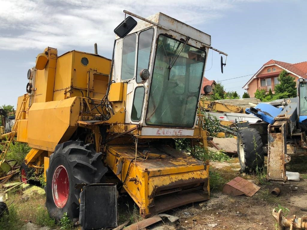 Claas Dominator FOR PARTS - Autokombajnë: foto 2 Claas Dominator FOR PARTS - Autokombajnë: foto 2