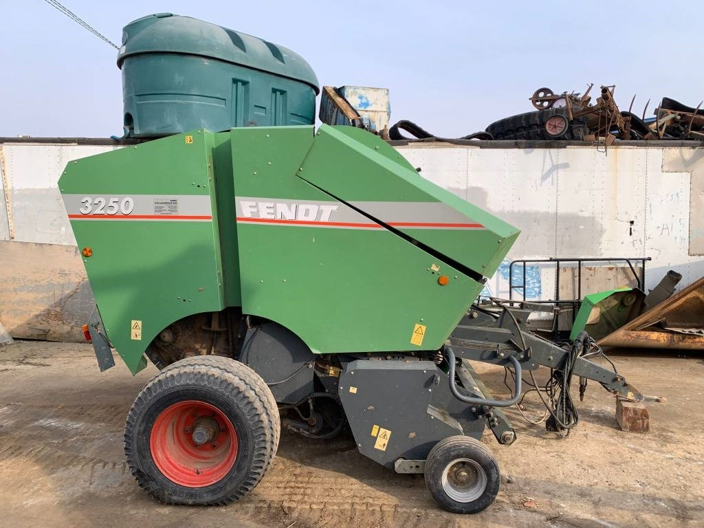 Fendt 3250 - Dengmbledhëse e rrumbullakët: foto 2 Fendt 3250 - Dengmbledhëse e rrumbullakët: foto 2