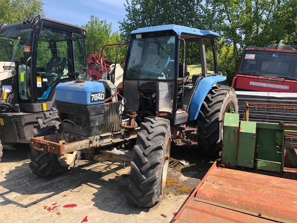 Ford / New Holland For parts 7840 - Traktor: foto 1 Ford / New Holland For parts 7840 - Traktor: foto 1