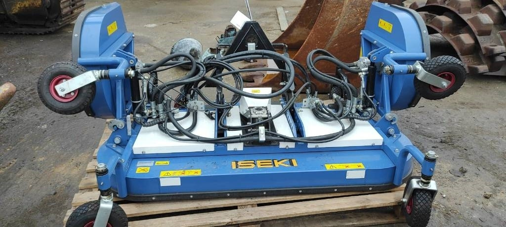 Iseki THM 3000B - Korrëse bari: foto 1 Iseki THM 3000B - Korrëse bari: foto 1