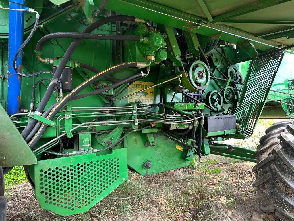 John Deere 1550 CWS - Autokombajnë: foto 4 John Deere 1550 CWS - Autokombajnë: foto 4