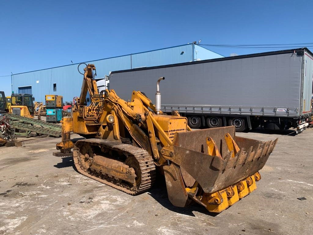 Massey Ferguson MF200 - Fadromë me shkarkim nga prapa: foto 1 Massey Ferguson MF200 - Fadromë me shkarkim nga prapa: foto 1