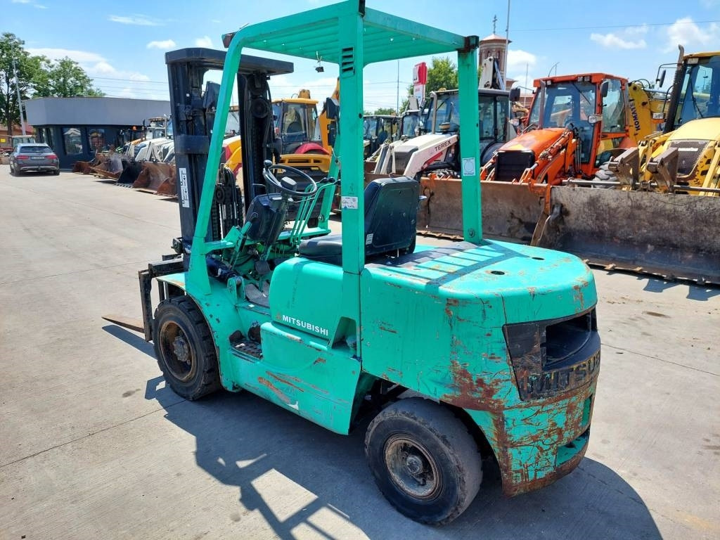 Mitsubishi FD35A - Pirun më naftë: foto 4 Mitsubishi FD35A - Pirun më naftë: foto 4