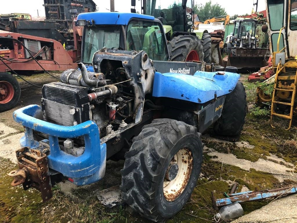 New Holland LM 435-410 FOR PARTS - Ekskavator teleskopik: foto 3 New Holland LM 435-410 FOR PARTS - Ekskavator teleskopik: foto 3
