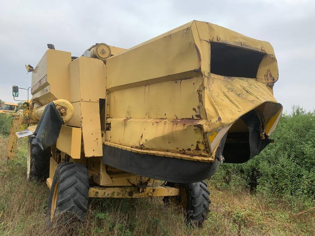 New Holland TX 32  - Autokombajnë: foto 5 New Holland TX 32  - Autokombajnë: foto 5