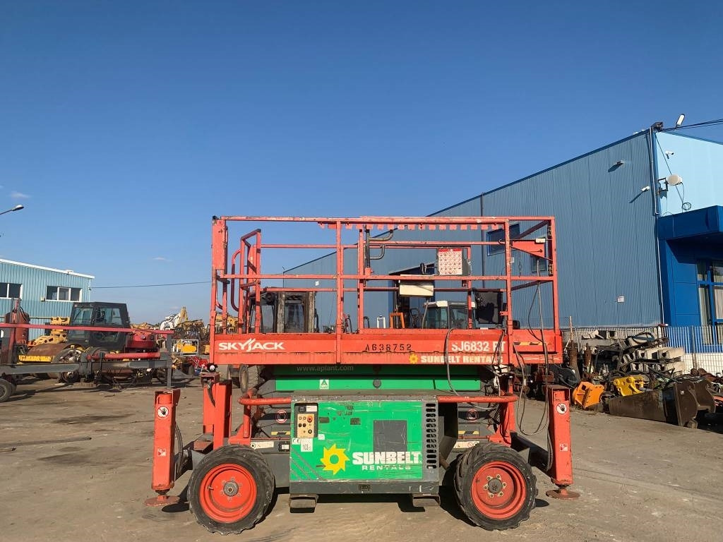 SkyJack SJ 6832 RT  - Ngritës gërshërë: foto 5 SkyJack SJ 6832 RT  - Ngritës gërshërë: foto 5