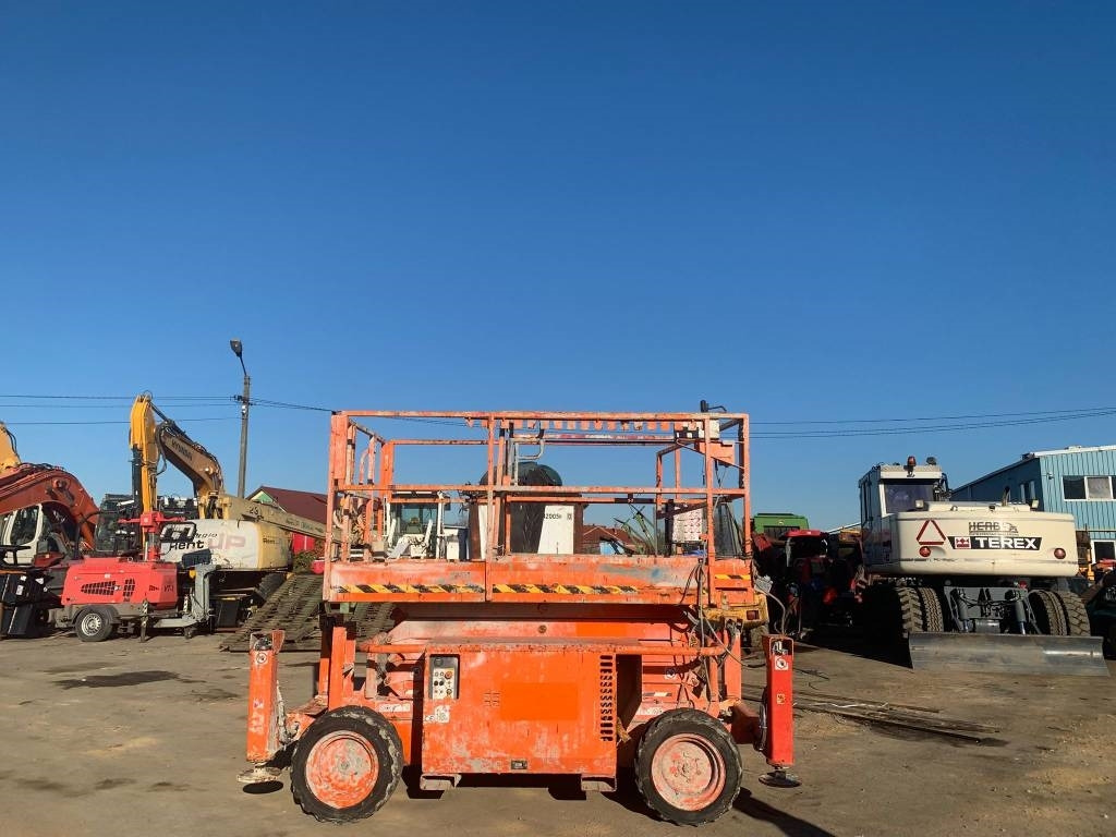 SkyJack SJ 6832 RT - Ngritës gërshërë: foto 3 SkyJack SJ 6832 RT - Ngritës gërshërë: foto 3