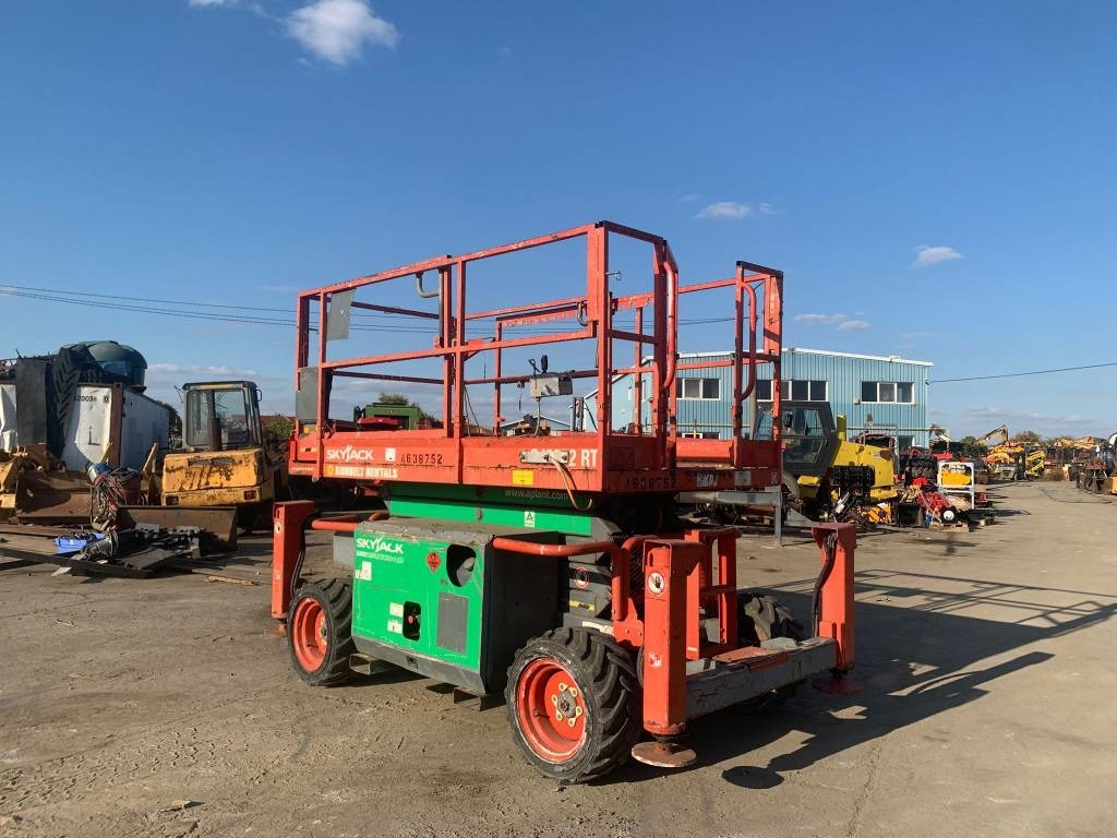 SkyJack SJ 6832 RT  - Ngritës gërshërë: foto 2 SkyJack SJ 6832 RT  - Ngritës gërshërë: foto 2