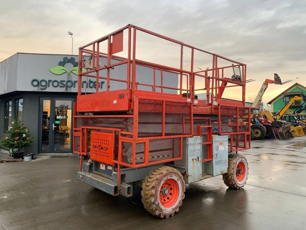 SkyJack SJ 8841  - Ngritës gërshërë: foto 1 SkyJack SJ 8841  - Ngritës gërshërë: foto 1