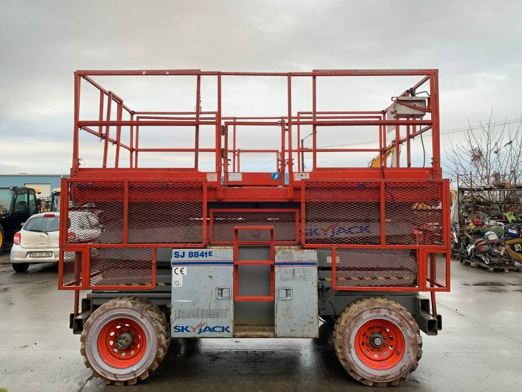 SkyJack SJ 8841  - Ngritës gërshërë: foto 3 SkyJack SJ 8841  - Ngritës gërshërë: foto 3