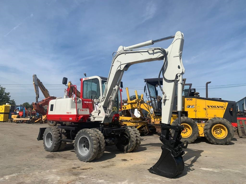 Takeuchi TB070W - Ekskavator me goma: foto 2 Takeuchi TB070W - Ekskavator me goma: foto 2