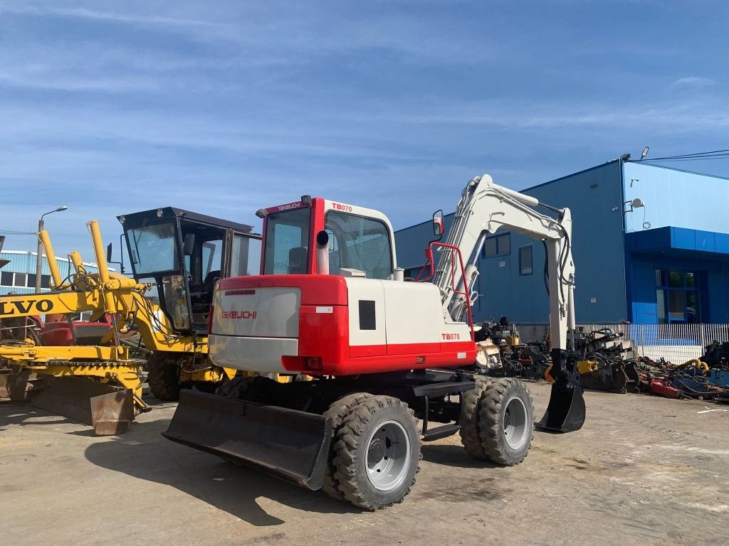 Takeuchi TB070W - Ekskavator me goma: foto 4 Takeuchi TB070W - Ekskavator me goma: foto 4